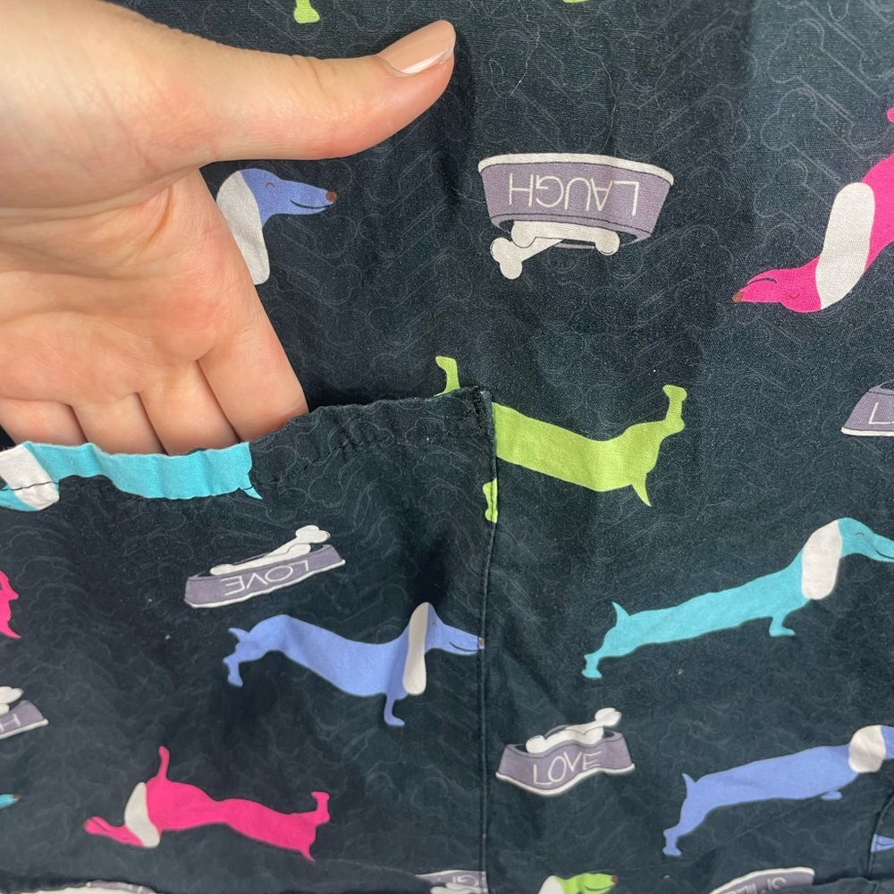 Zoe + Chloe Colorful Dachshund Print Black Scrub Top Size XS Women’s EUC - Picture 8 of 8